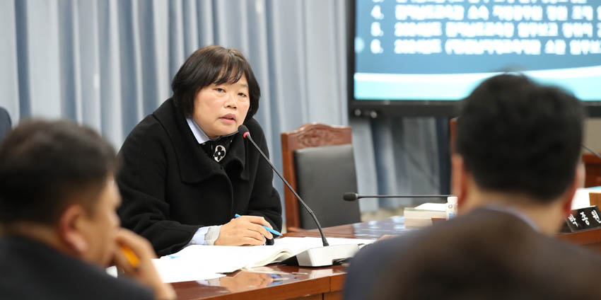 장은영 의원이 지난 24일 교육위원회 회의에서 질의하고 있다.
