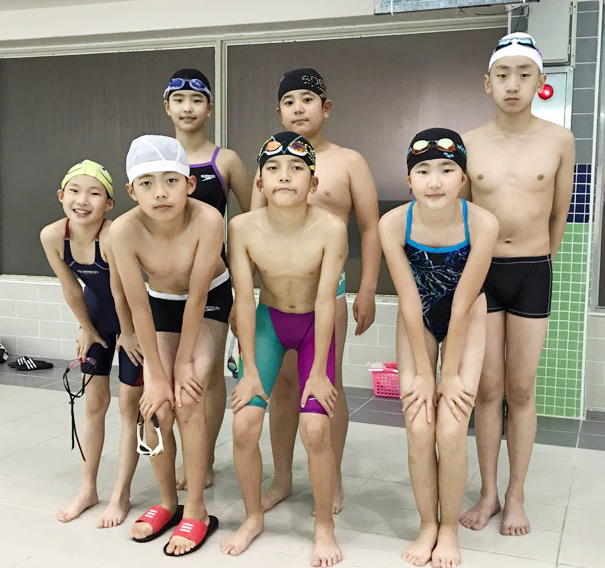 신흥초 수영부 단체사진 2.jpg